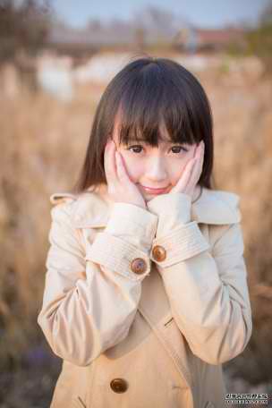 校花在桌子下吞吐巨龙